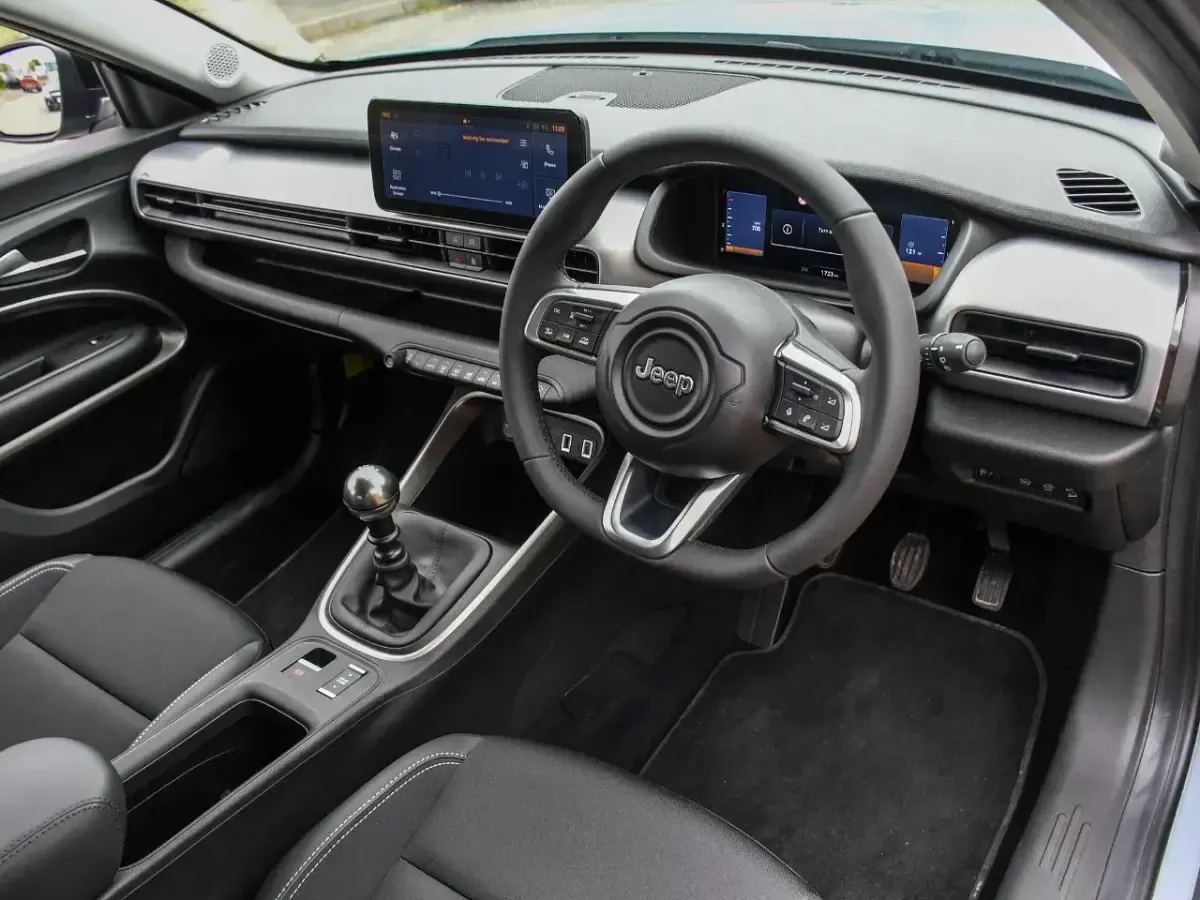 Used Jeep Avenger Summit 100 HP (73 kW) 2025 Grey SUV