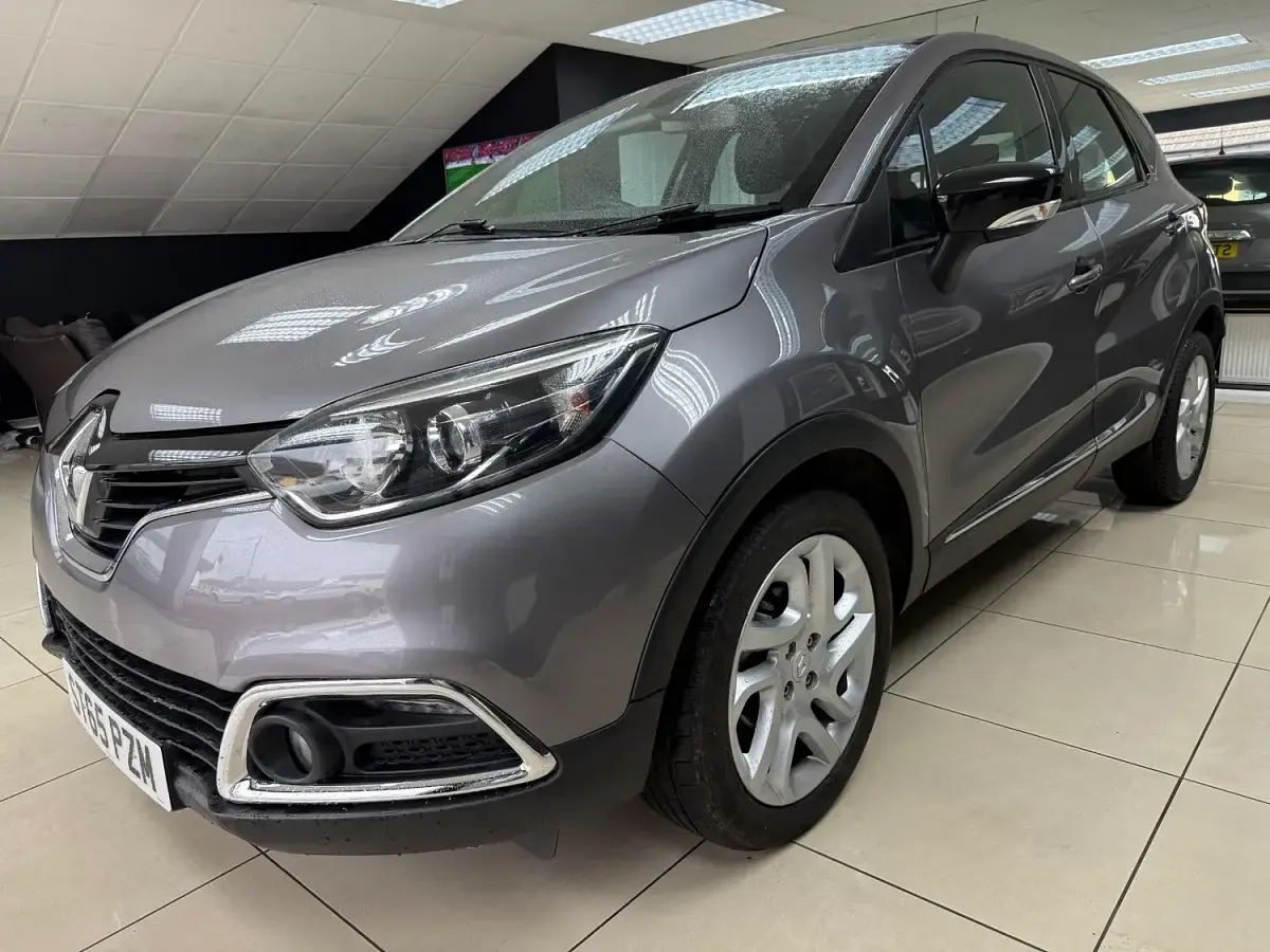 Used Renault Captur Dynamique 90 HP (66 kW) 2015 Grey SUV