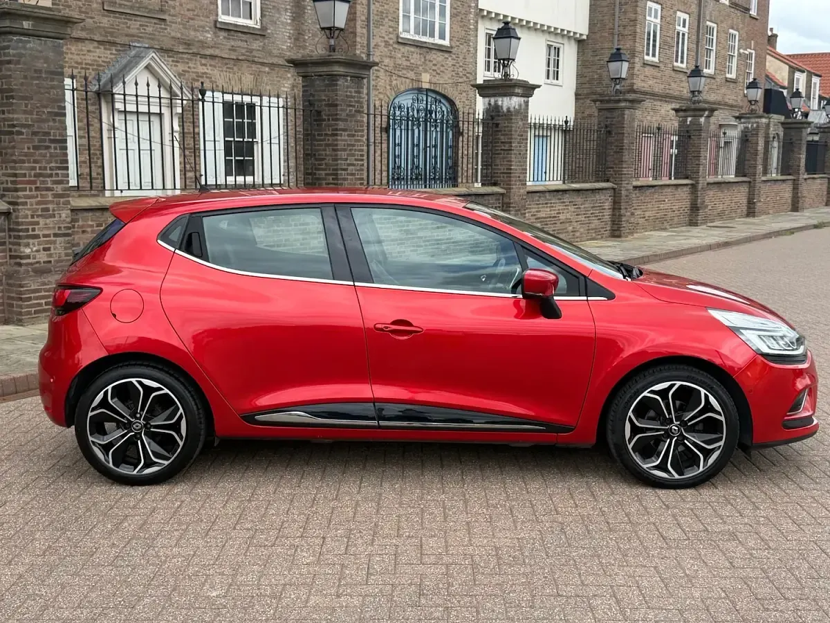 Used Renault Clio Signature 2018 Red Hatchback