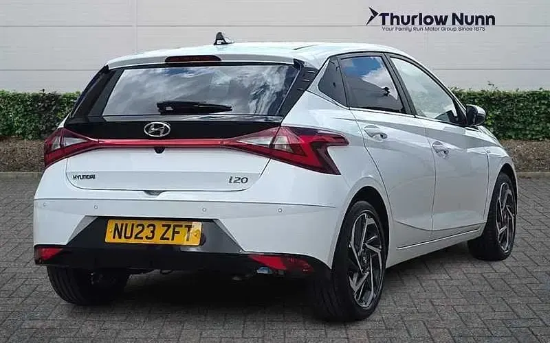 Used Hyundai i20 Premium 101 HP (74 kW) 2023 White Hatchback