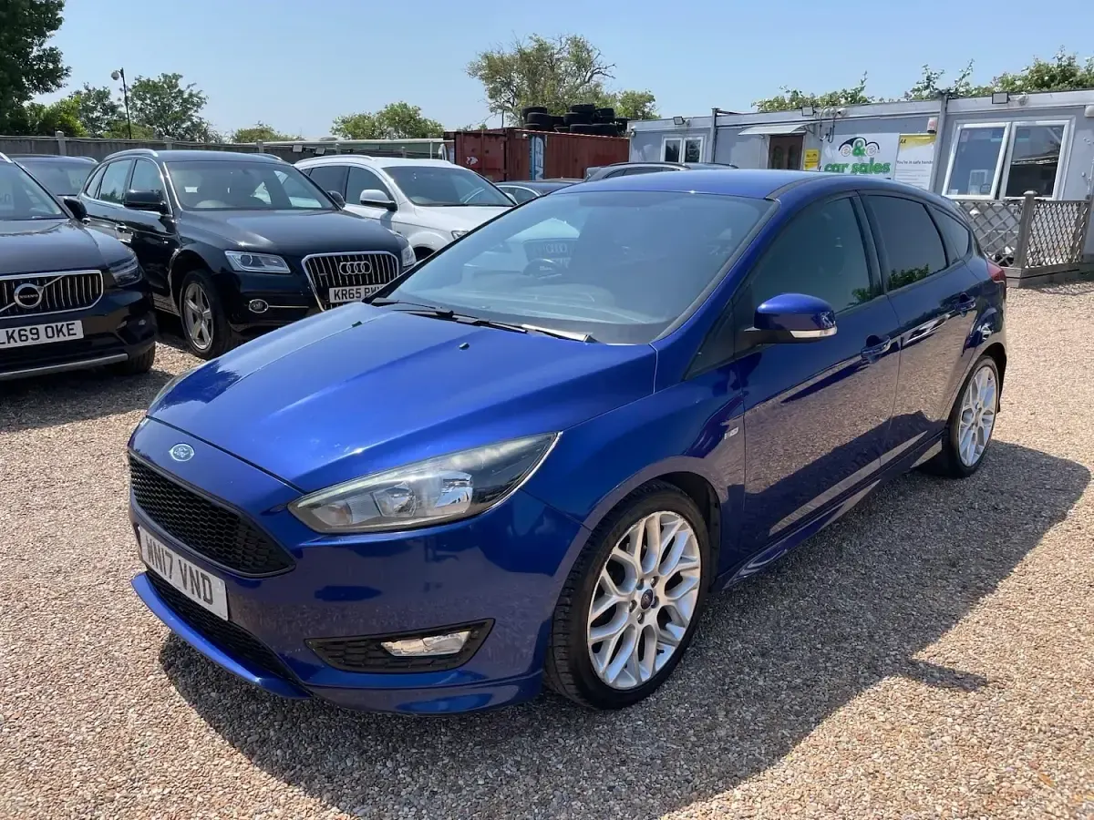 Used Ford Focus ST-Line 120 HP (88 kW) 2017 Blue Hatchback
