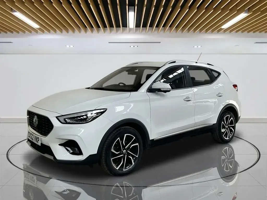 Käytetty MG ZS Exclusive 106 HP (77 kW) 2022 Valkoinen Katumaasturi