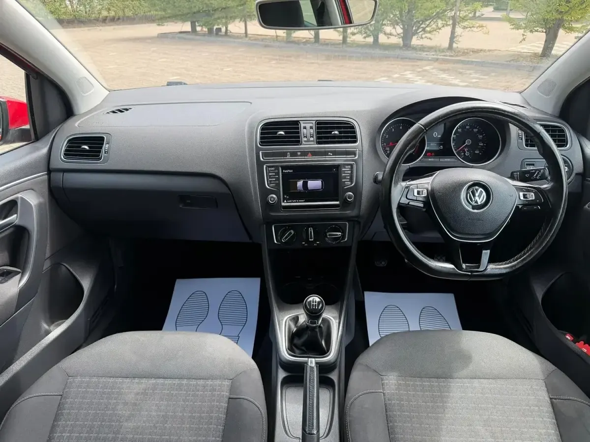 Used VW Polo Edition 60 HP (44 kW) 2017 Red Hatchback