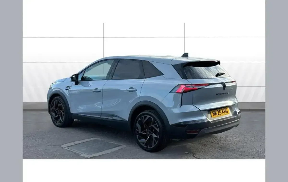 Usado Renault Symbioz Iconic Esprit Alpine 145 HP (106 kW) 2025 Cinzento SUV