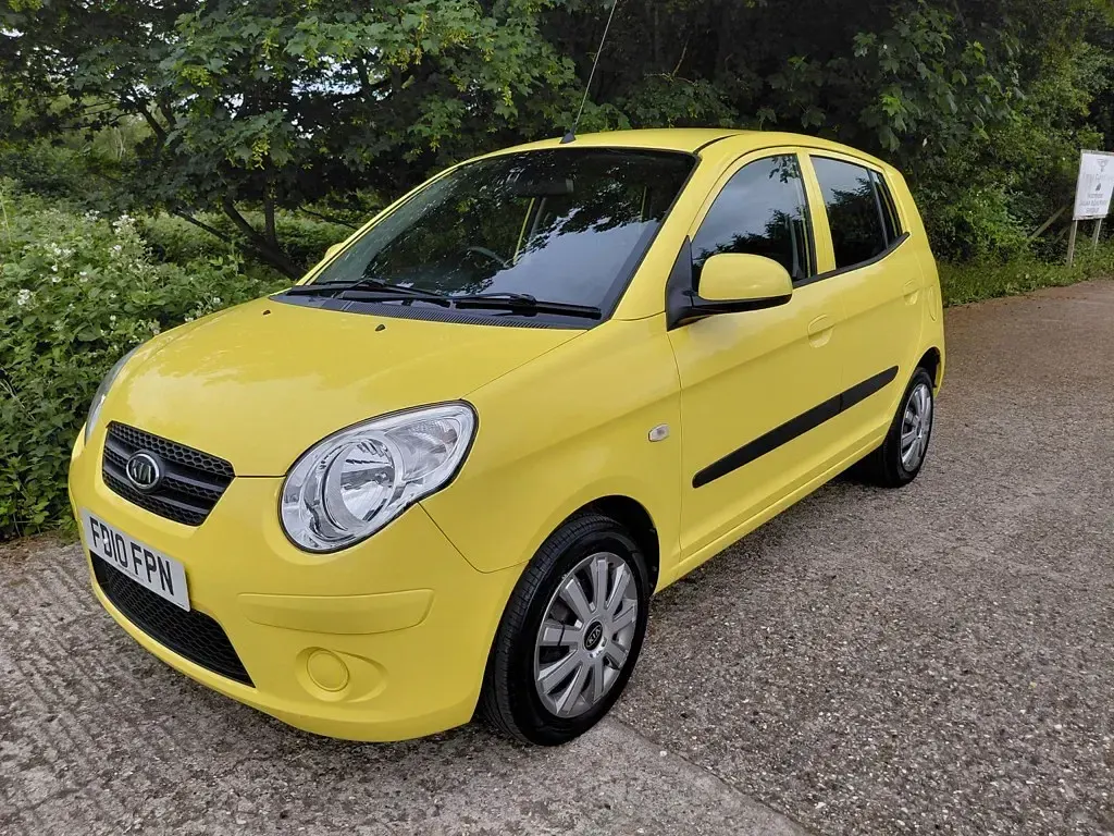 Used Kia Picanto 64 HP (47 kW) 2010 Yellow Hatchback