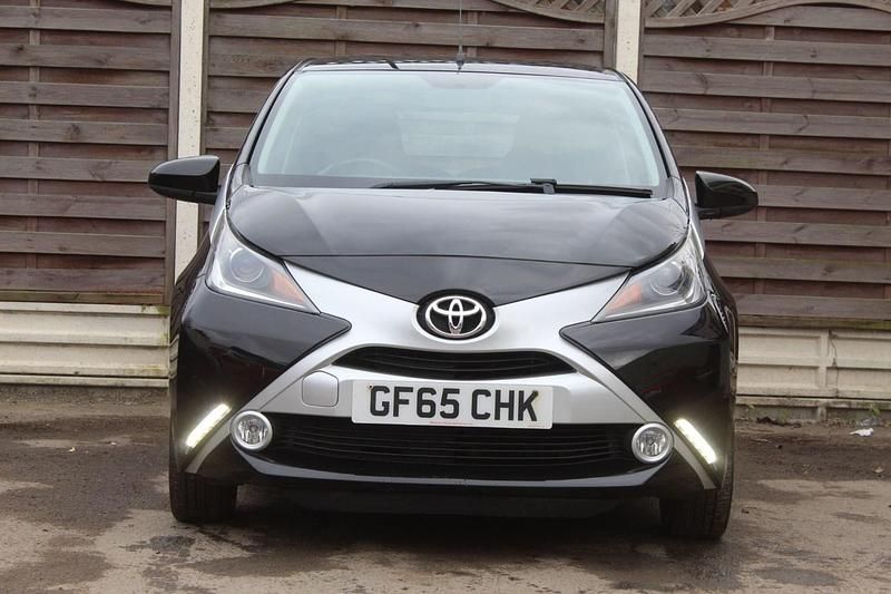 Used Toyota Aygo X-clusiv 69 HP (50 kW) 2015 Black Hatchback