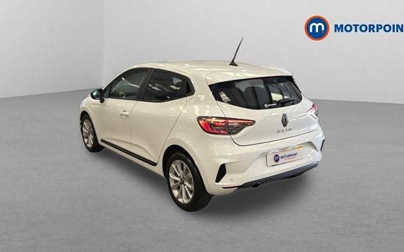 Used Renault Clio V Evolution 90 HP (66 kW) 2024 White Hatchback