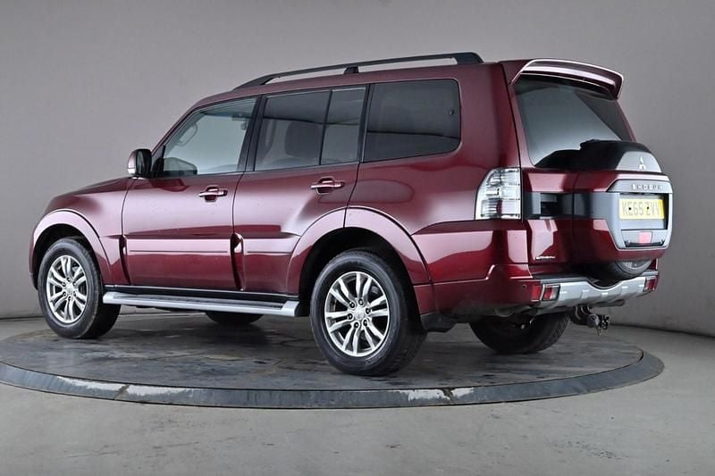 Used Mitsubishi Shogun 187 HP (137 kW) 2015 Red SUV