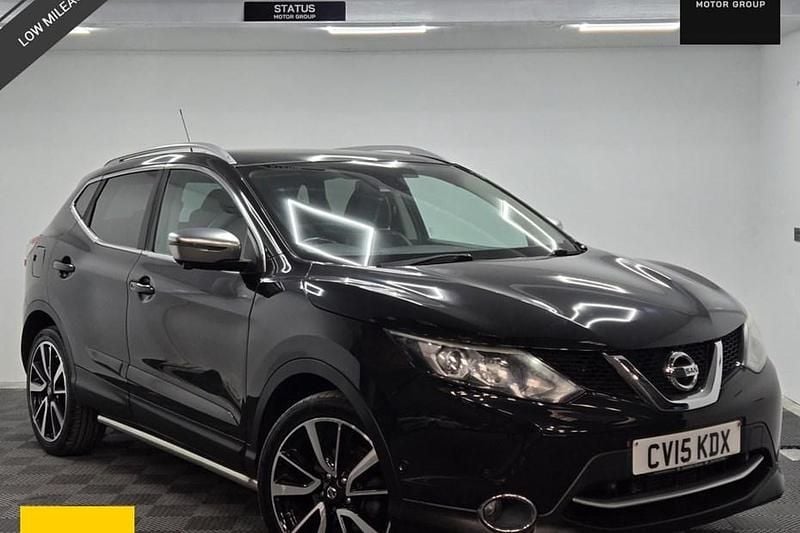 Black Used 2015 Nissan Qashqai Tekna SUV | £8,995 (Good price) - Image 1/1