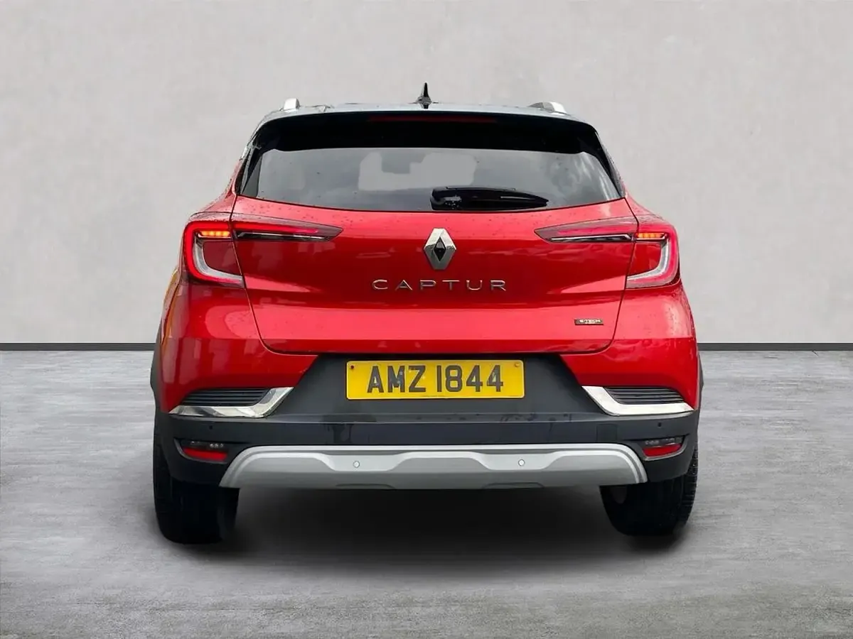 Used Renault Captur Techno 145 HP (106 kW) 2023 Red SUV