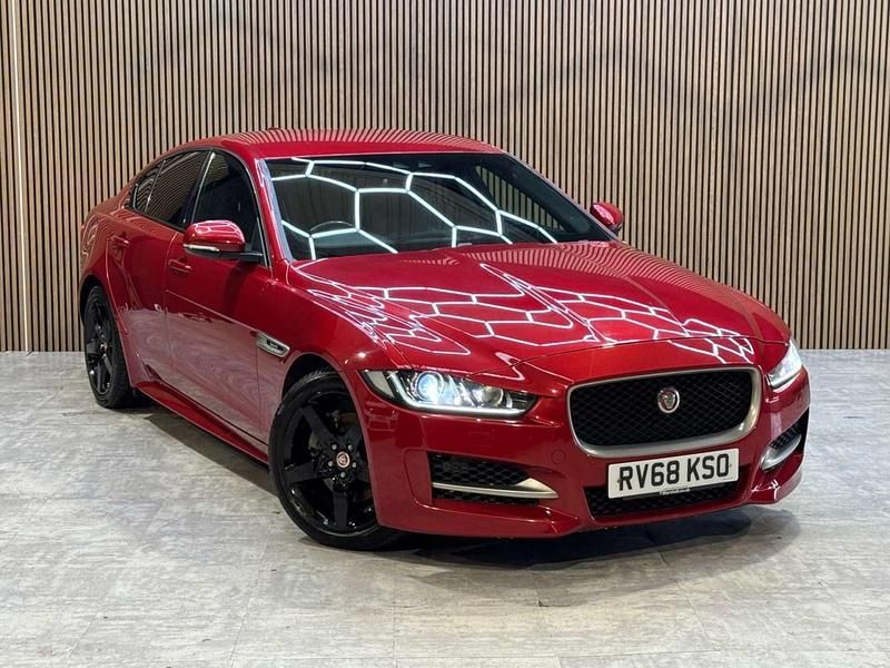 Used Jaguar XE R-Sport 180 HP (132 kW) 2018 Red Sedan