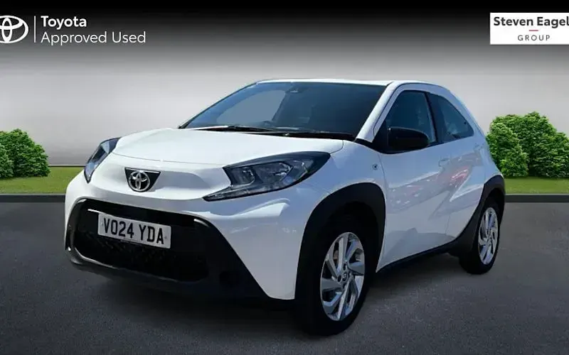 Used Toyota Aygo X PURE 72 HP (52 kW) 2024 White SUV