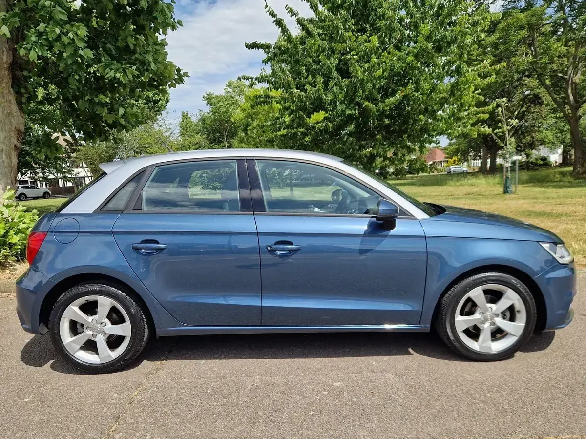 Used Audi A1 Sportback Sport 95 HP (69 kW) 2016 Blue Hatchback