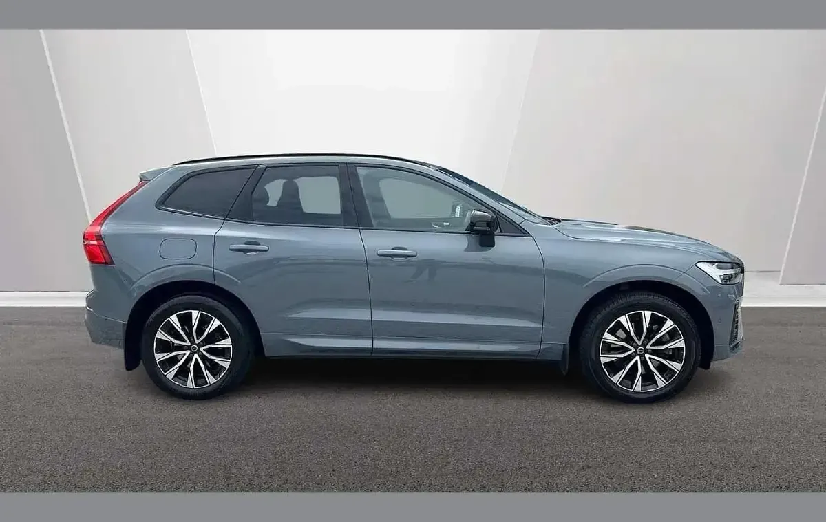 Used Volvo XC60 Plus 247 HP (181 kW) 2023 Grey SUV