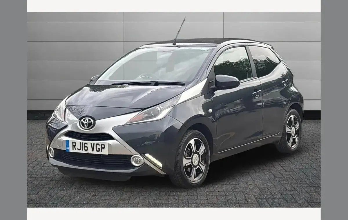 Gebraucht Toyota Aygo X-clusiv 69 PS (50 kW) 2016 Grau Kleinwagen