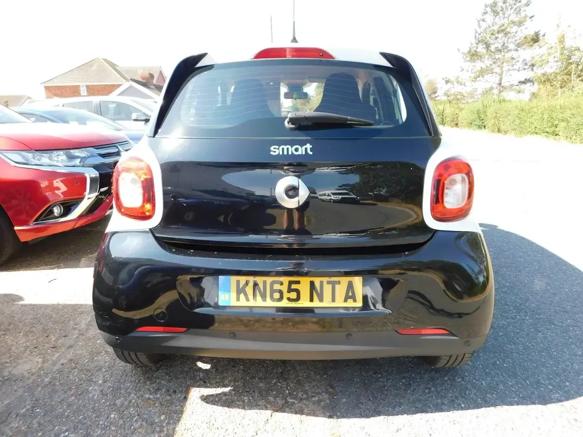 Used Smart ForFour Passion 71 HP (52 kW) 2015 Black Hatchback