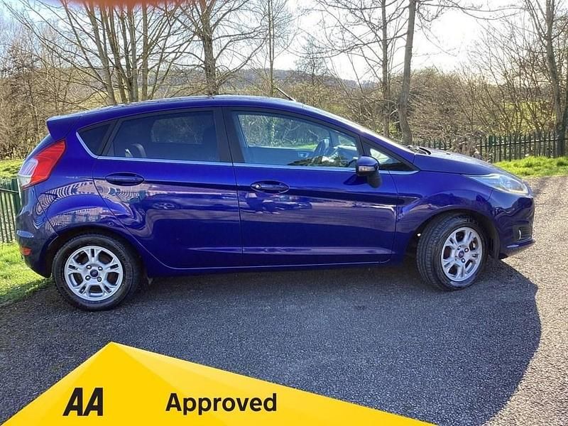 Used Ford Fiesta Titanium 95 HP (69 kW) 2016 Blue Hatchback
