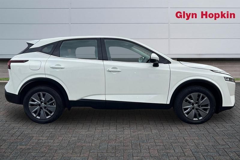 Used Nissan Qashqai Visia 2022 White SUV