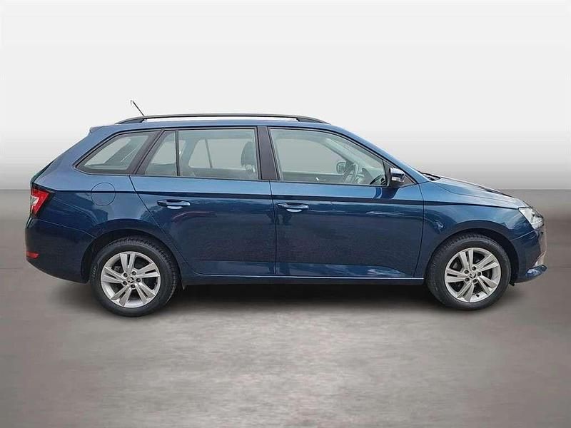 Used Skoda Fabia SE 95 HP (69 kW) 2021 Blue Estate