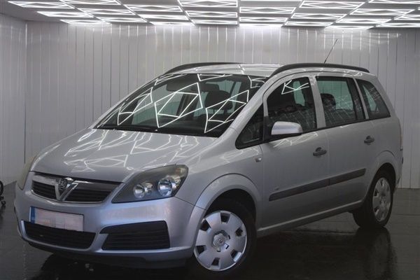 Silver Used 2006 Vauxhall Zafira MPV | £1,000 (A bit pricey) - Image 1/1