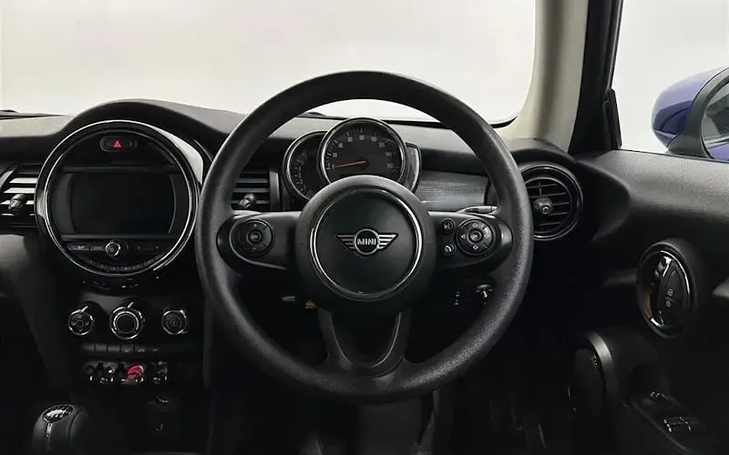 Used Mini Cooper Classic 136 HP (100 kW) 2019 Blue Hatchback
