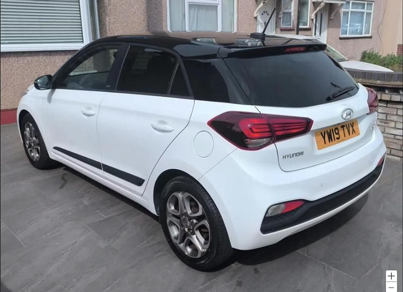 Używany Hyundai i20 100 KM (73 kW) 2019 Biały Hatchback