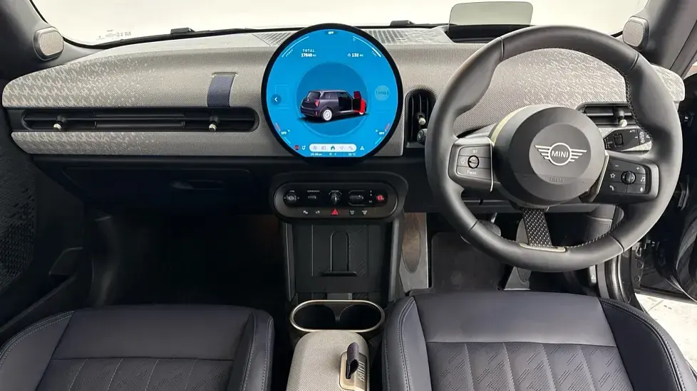 Usado Mini Cooper Hatch 113 kW (154 CV) 2025 Negro Utilitario