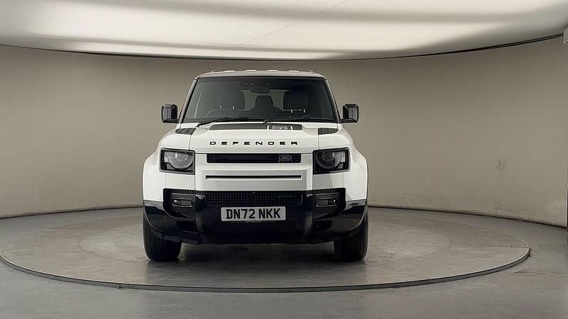 Used Land Rover Defender SE Dynamic 250 HP (183 kW) 2022 Fuji white SUV