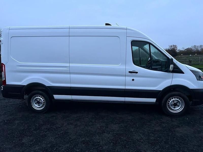 Usado Ford Transit 130 HP (95 kW) 2023 Branco Van