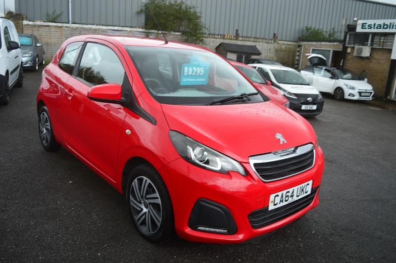 Used Peugeot 108 Active 68 HP (50 kW) 2015 Red Hatchback