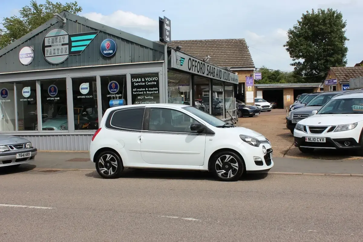Used Renault Twingo Dynamique 75 HP (55 kW) 2012 White Hatchback