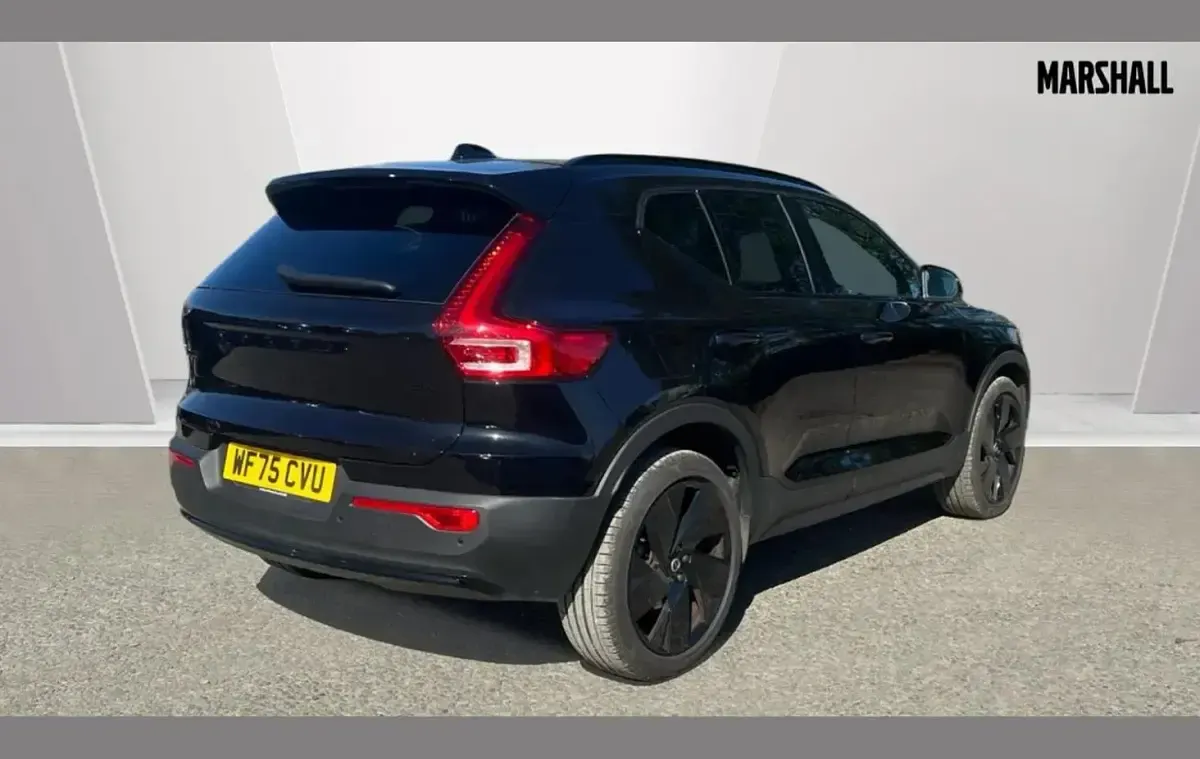 Usado Volvo XC40 Plus 194 HP (142 kW) 2025 Preto SUV