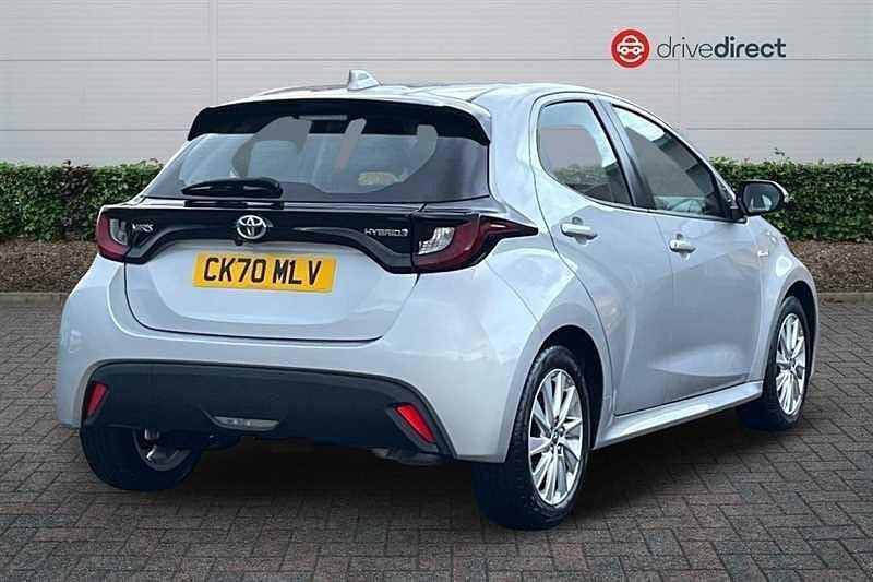 Used Toyota Yaris Hybrid 116 HP (85 kW) 2020 Silver Hatchback