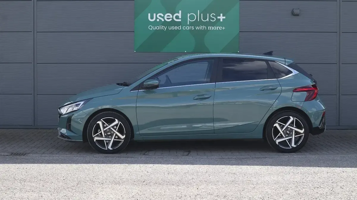 Used Hyundai i20 Premium 100 HP (73 kW) 2025 Green Hatchback