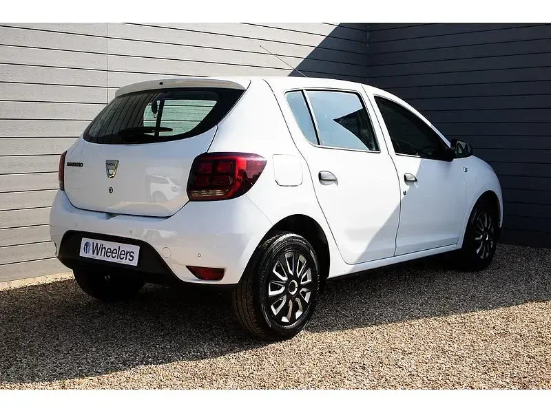 Used Dacia Sandero Acces 2018 Glacier white Hatchback