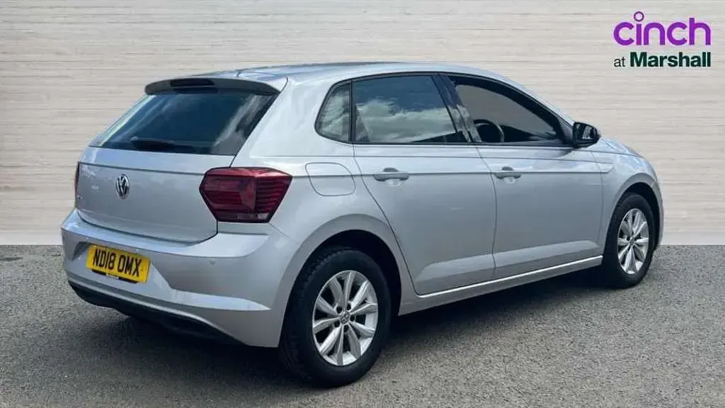 Used VW Polo SE 95 HP (69 kW) 2018 Reflex silver metallic Hatchback
