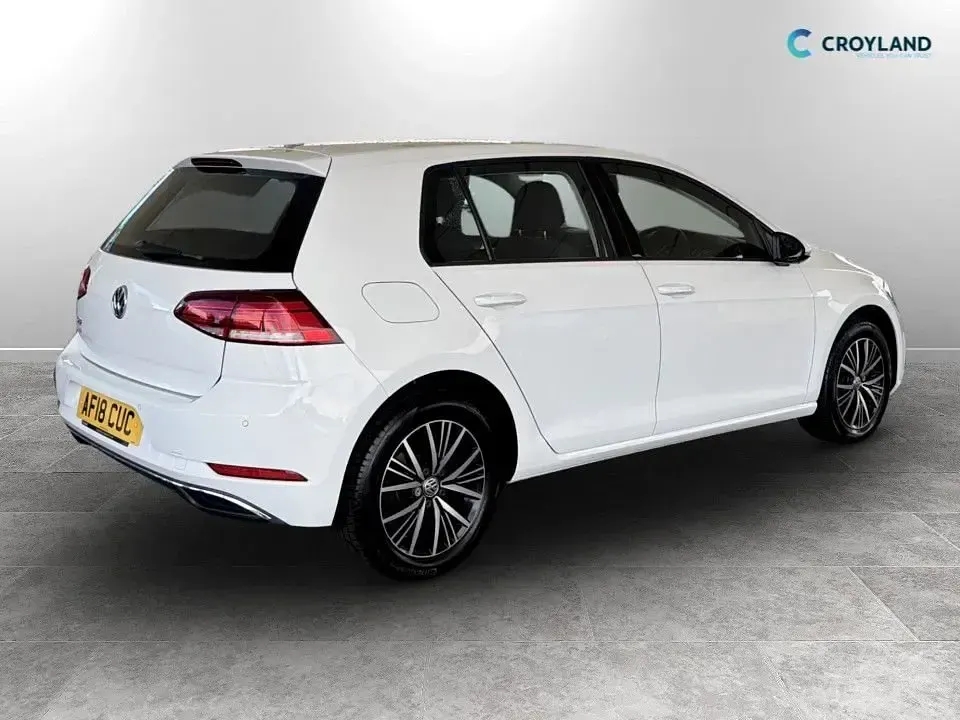 Used VW Golf VII SE 110 HP (80 kW) 2018 White Hatchback