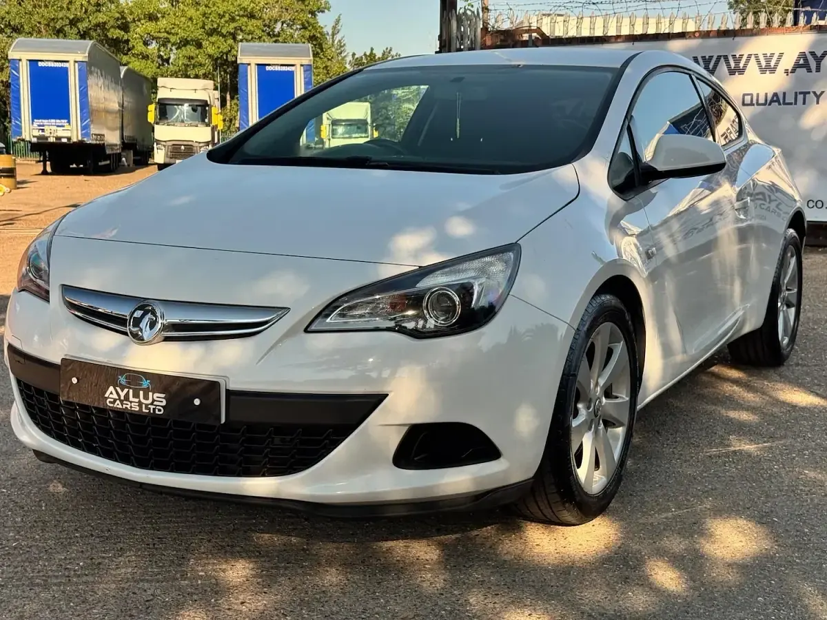 Used Vauxhall Astra GTC Sport 2016 White Hatchback