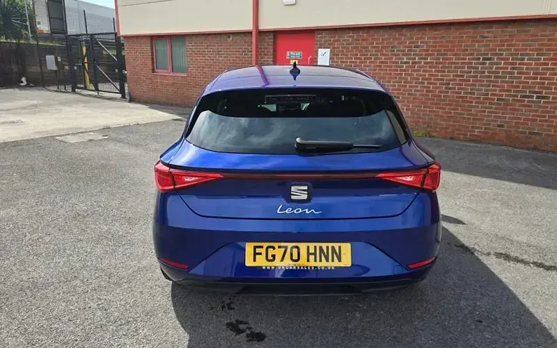 Used Seat Leon SE Dynamic 110 HP (80 kW) 2020 Blue Hatchback