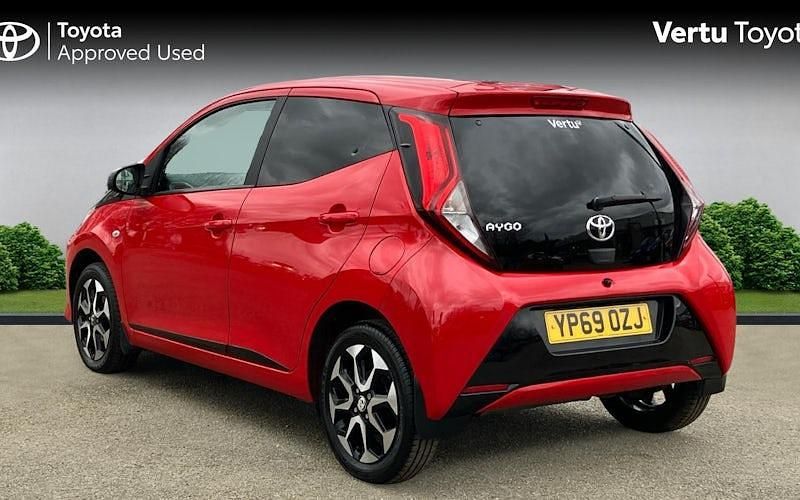 Used Toyota Aygo Trend 72 HP (52 kW) 2019 Red Hatchback