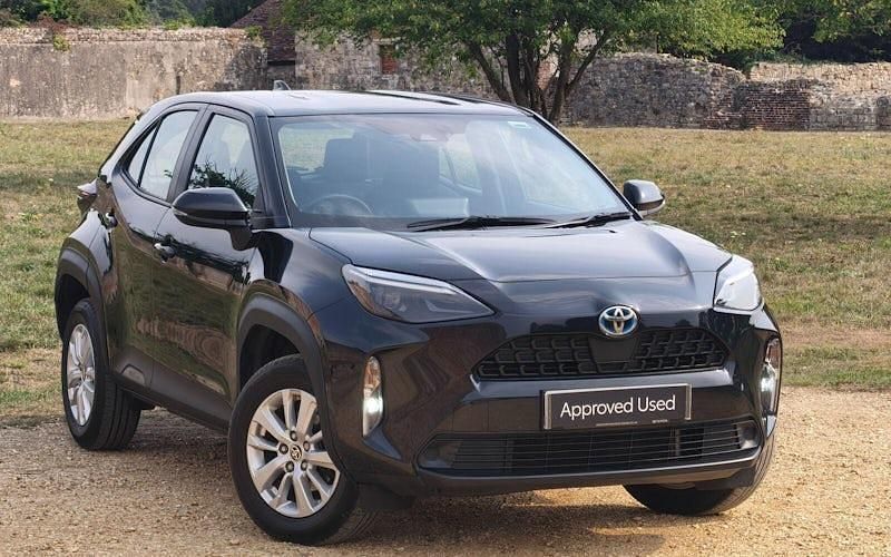 Used 2025 Toyota Yaris Hybrid Estate | £18,333 (Super price) - Image 1/4