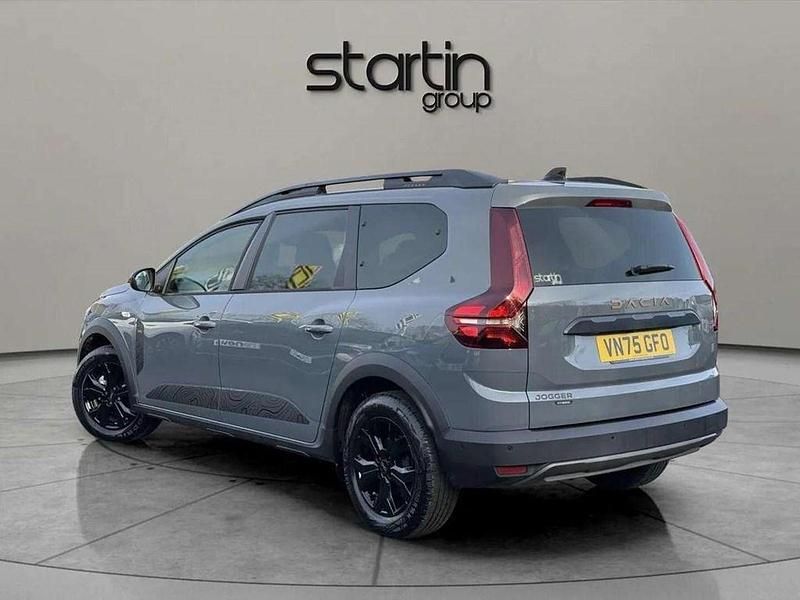 Used Dacia Jogger Extreme 139 HP (102 kW) 2025 Grey MPV