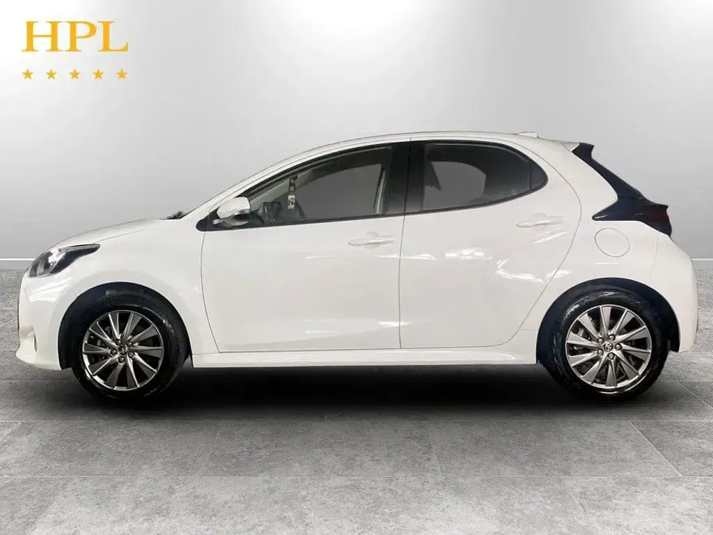 Used Toyota Yaris 116 HP (85 kW) 2024 White Hatchback