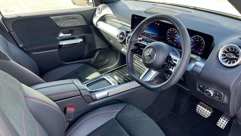 Used Mercedes GLB200 Executive 163 HP (119 kW) 2025 Polar white SUV