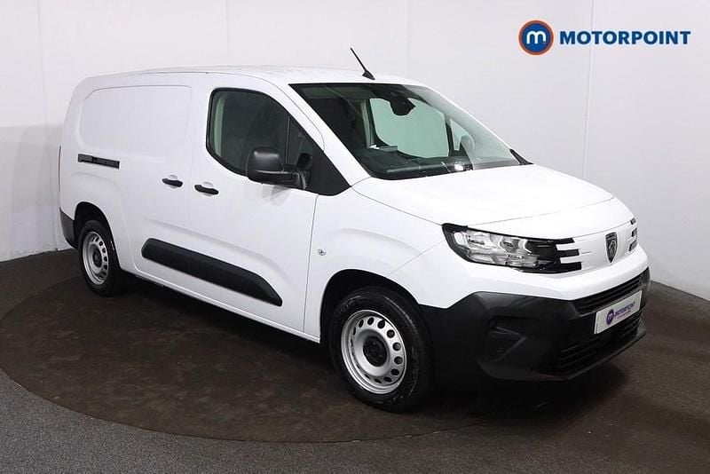White Used 2024 Peugeot Partner MPV | £14,399 (Fair price) - Image 1/4