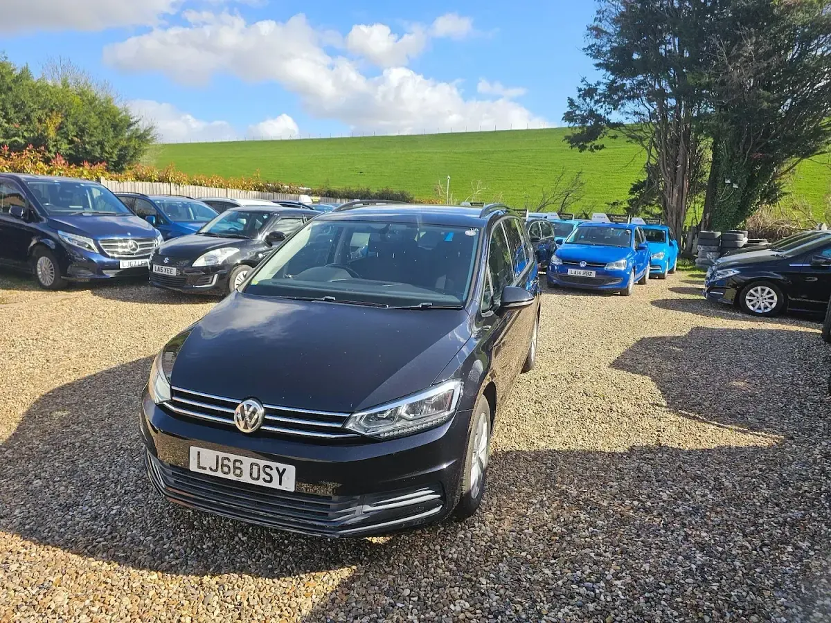 Used VW Touran SEL 150 HP (110 kW) 2016 Black MPV