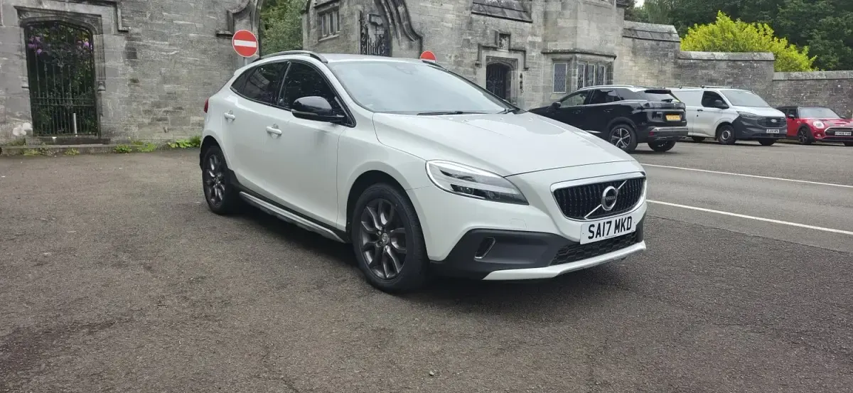 Used Volvo V40 Pro 2017 White Hatchback