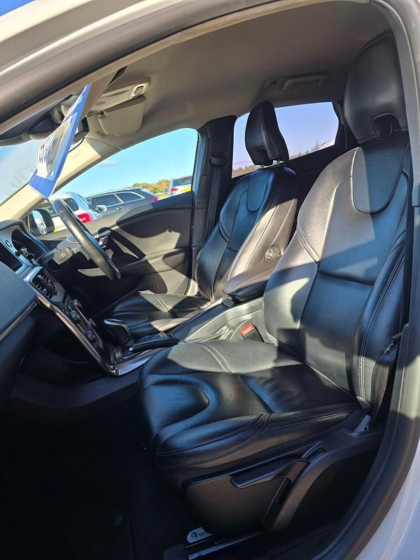 Used Volvo V40 SE Lux 190 HP (139 kW) 2016 White Estate