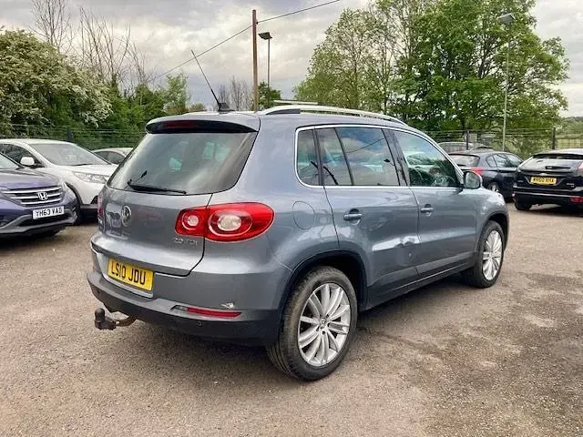 Usado VW Tiguan Sport 140 CV (102 kW) 2010 Gris SUV