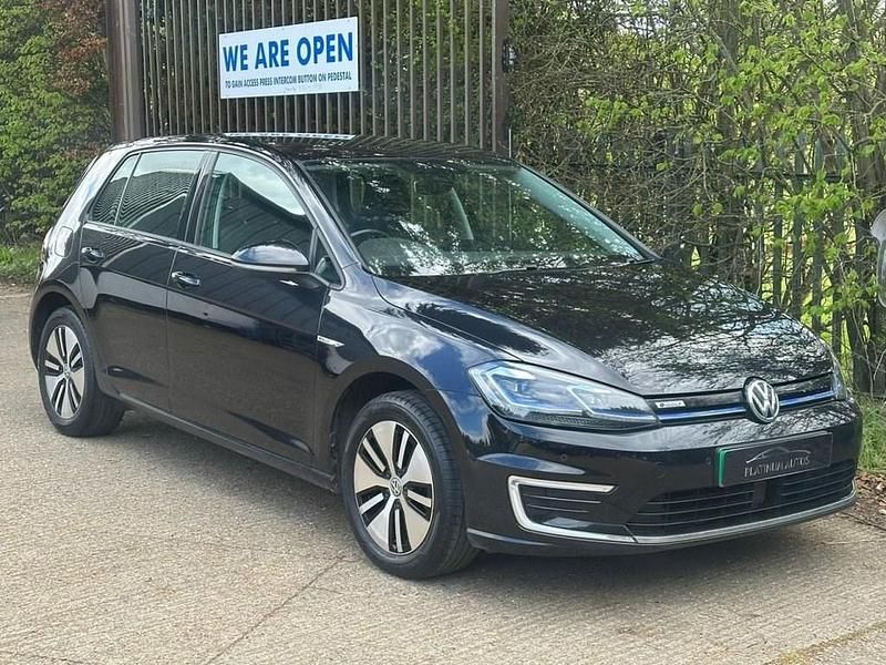 Begagnad VW e-Golf 100 kW (136 HK) 2020 Svart Halvkombi